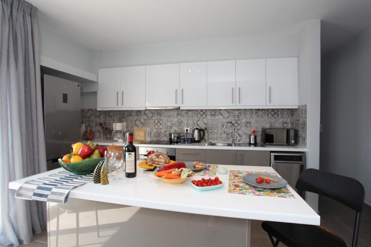 Edem Beach Apartment With Sea View By Athenian Homes Kültér fotó